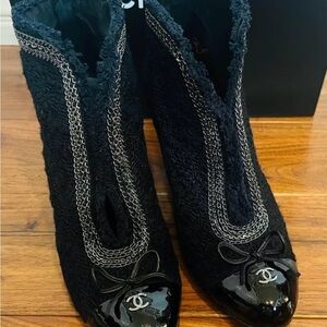 CHANEL Black Tweed and Patent Leather CC Cap Toe Ankle Booties Size 9US